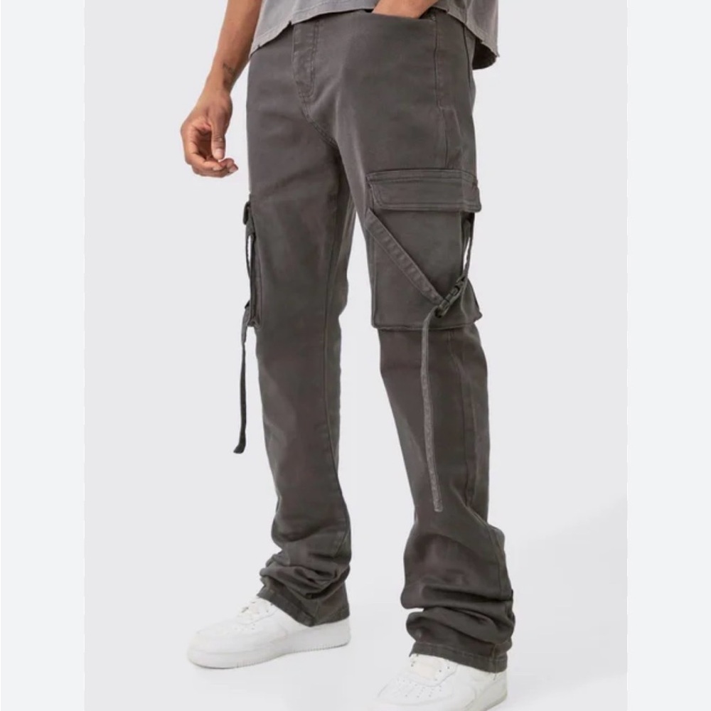BoohooMAN Tall Stacked Gray Cargo Jeans Size 32